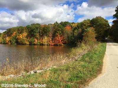 Fall color along Turtle Creek Reservoir