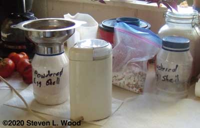 Grinding egg shells