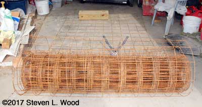 Cutting cage from wire roll