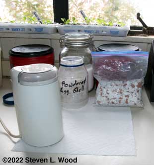 Grinding egg shells