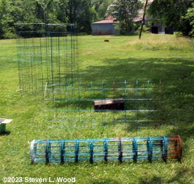 Constructing tomato cages