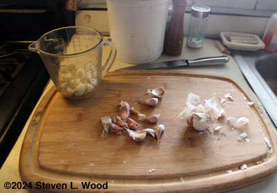 Peeling garlic