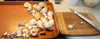 Trimming and skinning garlic cloves